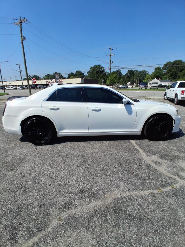 2018 Chrysler 300 Touring L's photo